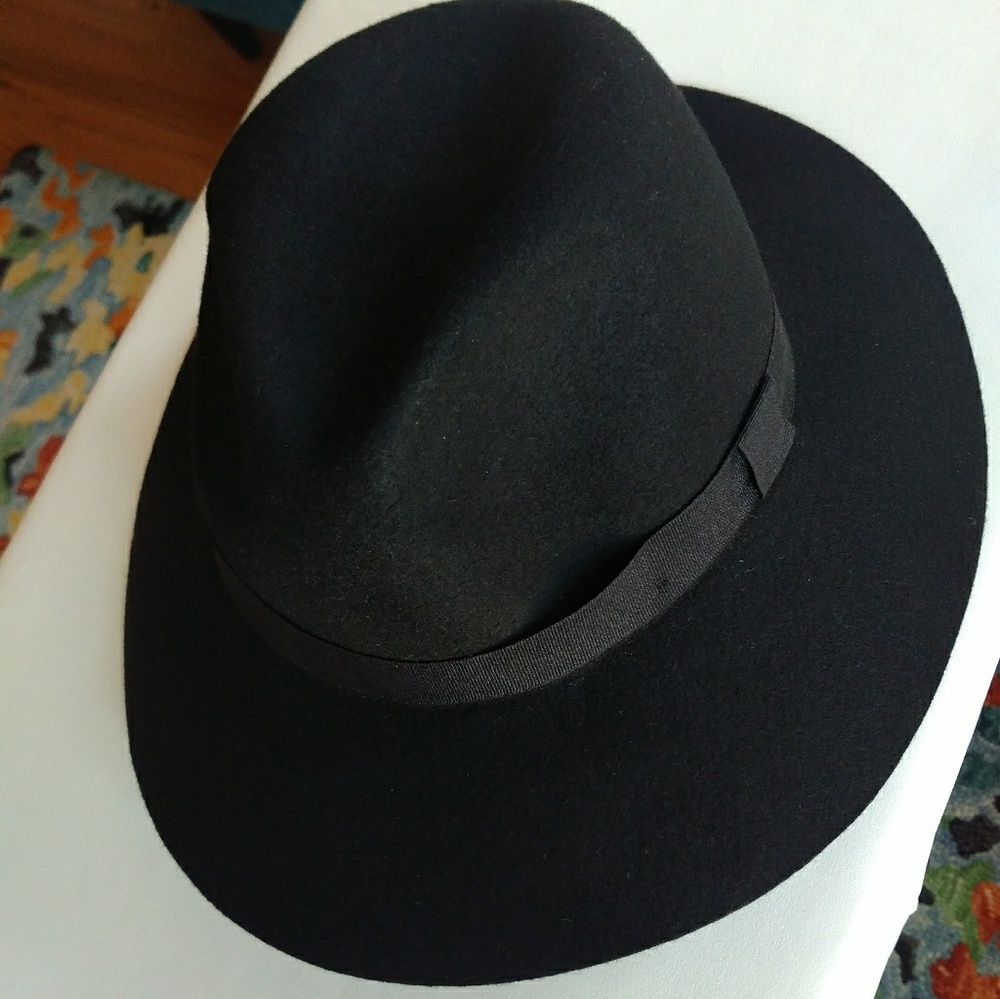Black felt fedora style hat